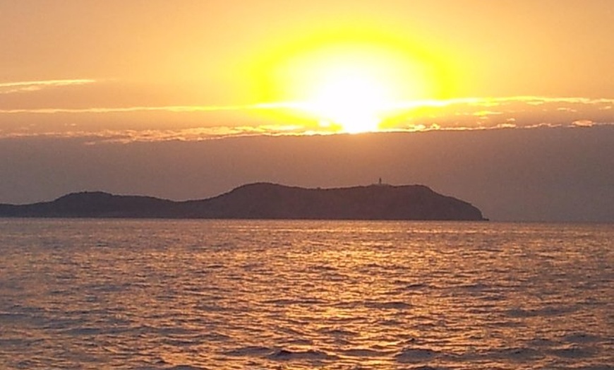 Image 2: Viaje en catamarán Café del Mar