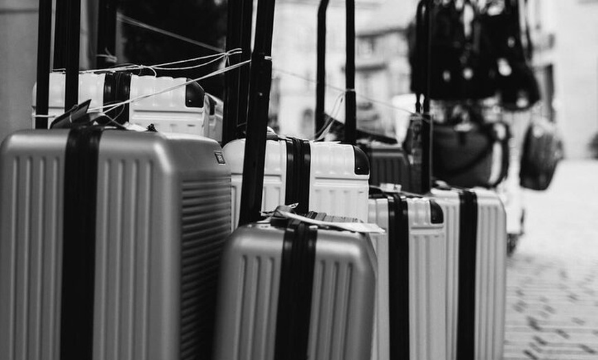 Image 9: Transfert privé de l'aéroport CDG ou ORLY à la ville de Paris