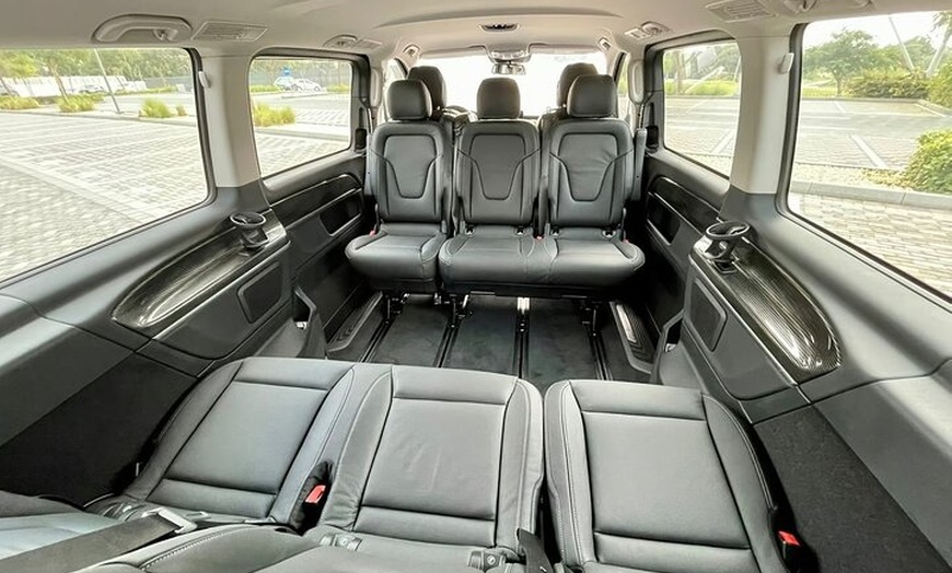 Image 7: Traslado privado VIP de la ciudad de Barcelona a la estación de tre...