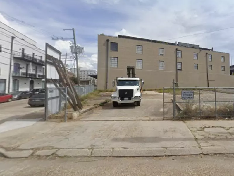 Parking at 1100 Annunciation St. Lot - P0198