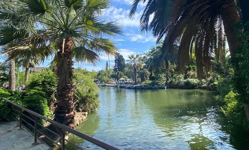 Image 3: Barcelona 20 mejores lugares de interés con guía local en bicicleta...