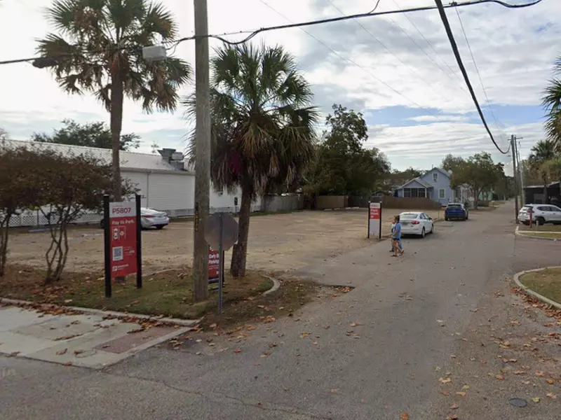 Parking at Buttercup Lot - P5807