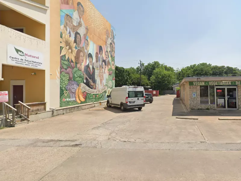 Parking at 1901 E. Cesar Chavez St. Lot - P3075