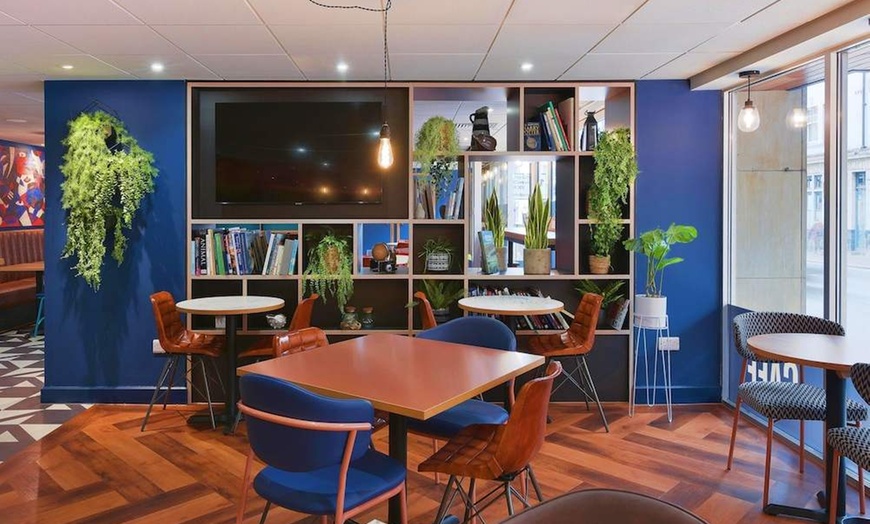 Image 13: ✈ ROYAUME-UNI | Londres - Travelodge London Kings Cross Royal Scot ...