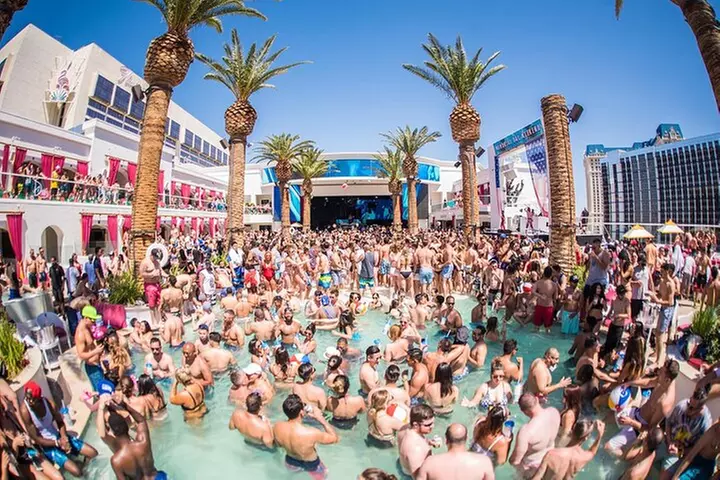 Las Vegas Pool Crawl with Party Bus & Free Drinks