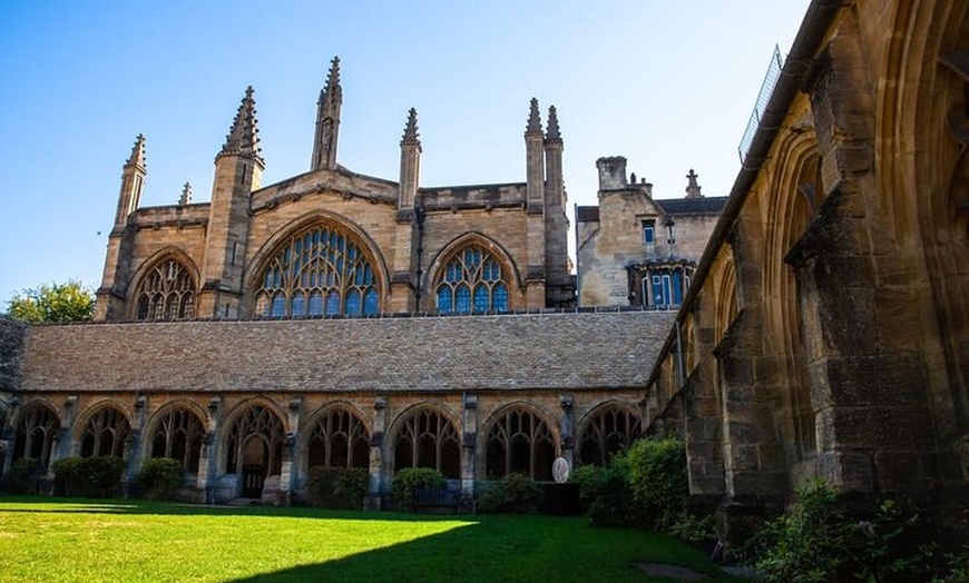 Image 2: Oxford: Harry Potter Tour with Hogwarts Student Guide
