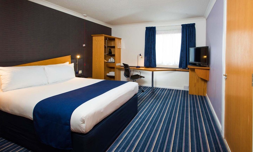 Image 2: ✈ WIELKA BRYTANIA | Londyn - Holiday Inn Express London - Wandswort...