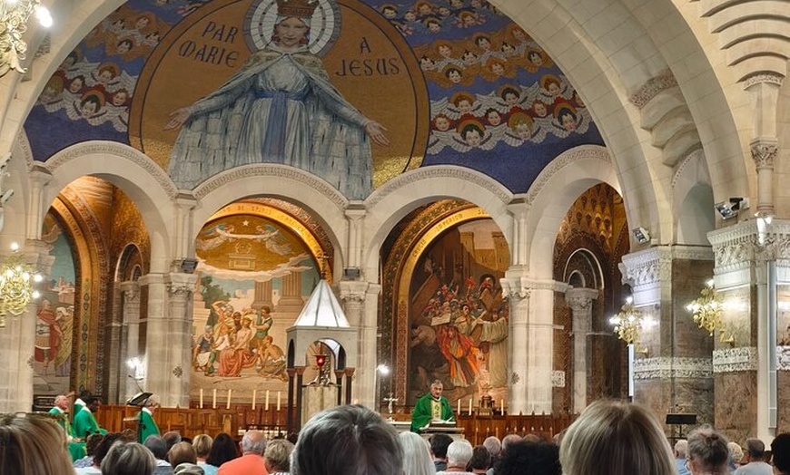 Image 21: Experimente Lourdes con un tour privado y un cómodo transporte