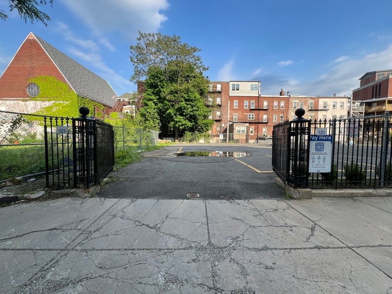 Parking at 121 Liverpool St. Lot