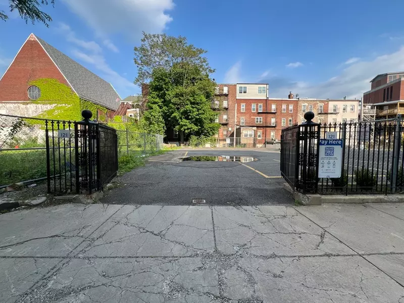 Parking at 121 Liverpool St. Lot