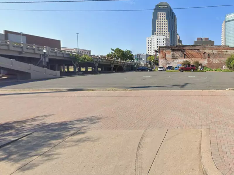 Parking at 410 Commerce St. Lot