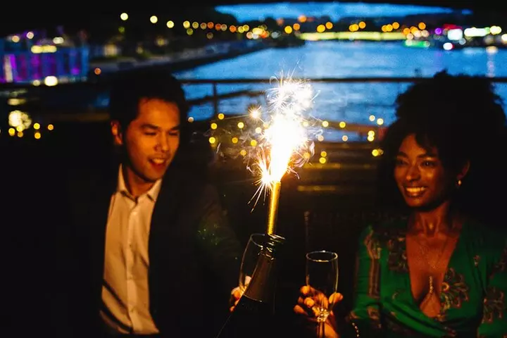 Dîner croisière sur la Seine avec Rooftop et chanteur live