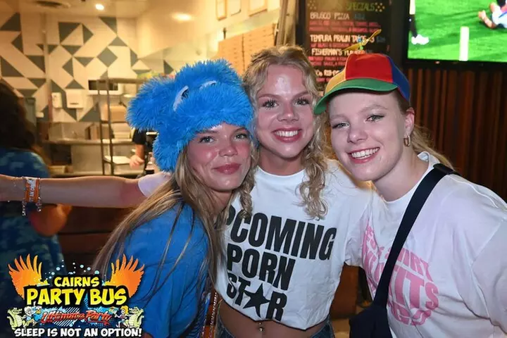 Cairns Party Bus Pub Crawl Night Out Experience - Image 7