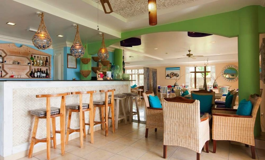 Image 9: ✈ SEYCHELLES | La Digue - Le Relax Beach House 3* - Bord de mer