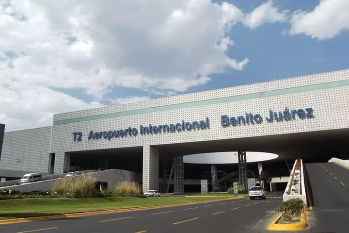 Mexico Airport Transfer and Transfer from Your Hotel to AICM - Second Medium
