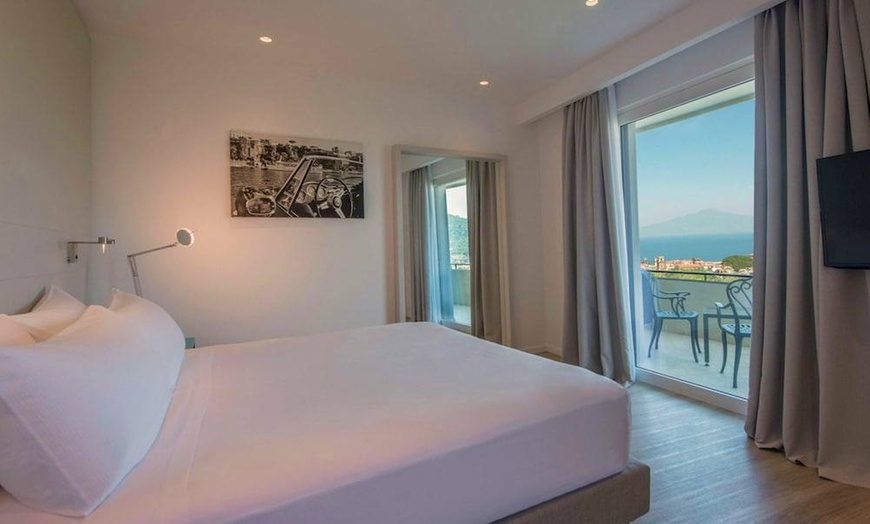 Image 12: ✈ ITALIA | Sorrento - Hilton Sorrento Palace 4* - Piscine