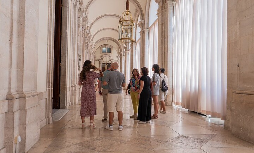 Image 6: Visita guiada al Palacio Real de Madrid para grupos pequeños con ca...