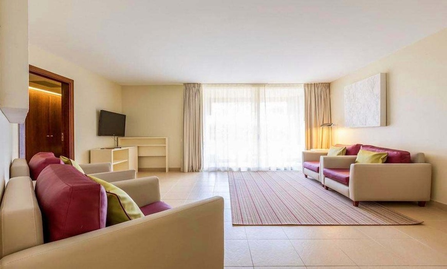 Image 7: ✈ ALGARVE | Albufeira - São Rafael Suites 5* - Piscine extérieure