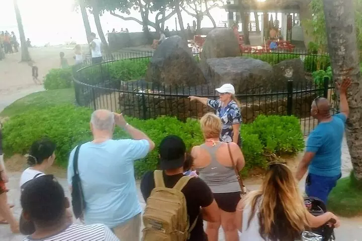 Waikiki Walking Tour, Treats, Free Video and Pics! - Primary Image