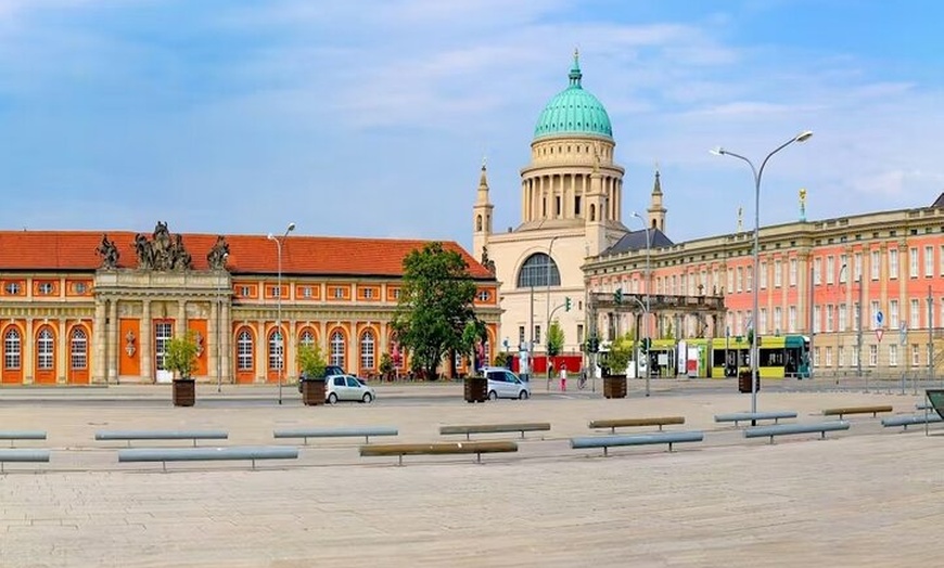 Image 14: Potsdamer Rundgang mit Schlosseingang