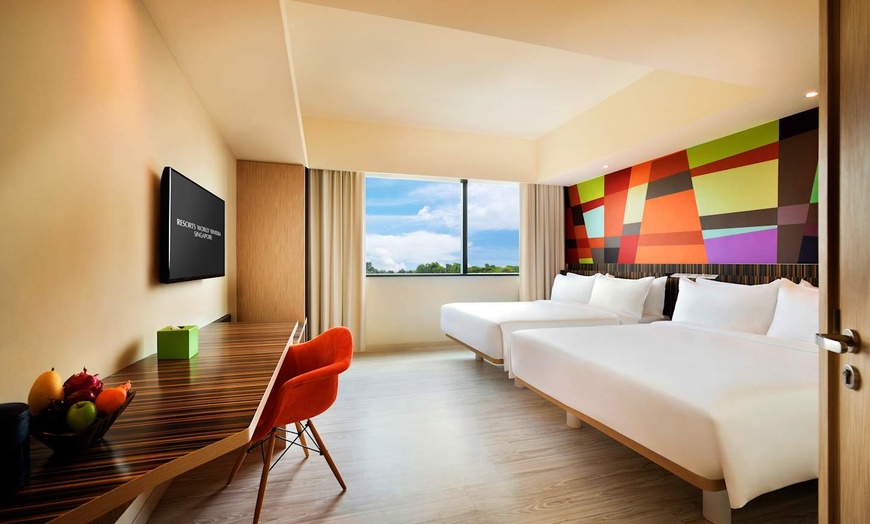 Image 3: ✈ SINGAPORE - Genting Hotel Jurong 4* - Piscina esterna