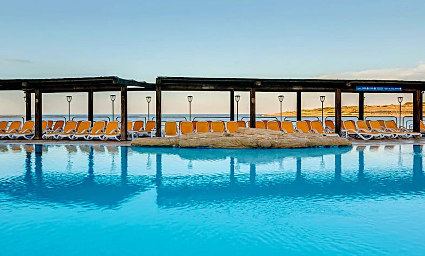 Image 1: ✈ MALTE | Qwara - AX Sunny Coast Resort & Spa 4*, 3 nuit - Face à l...