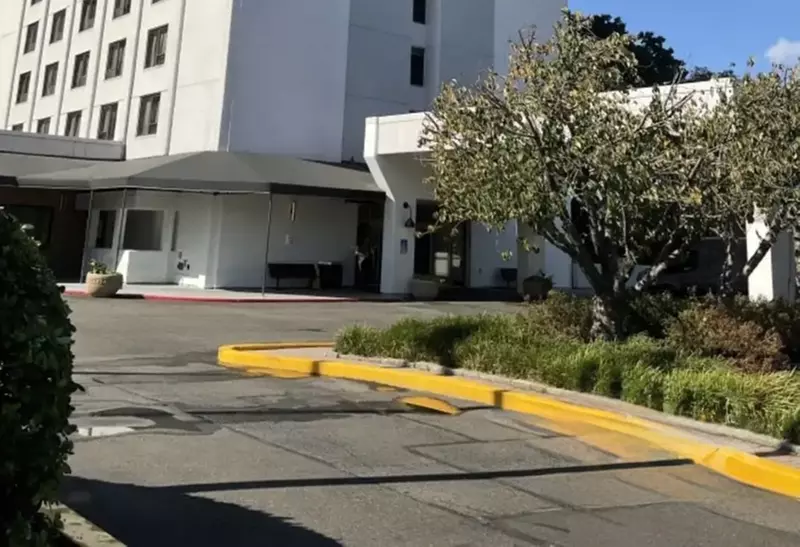 Parking at New York LaGuardia Marriott Airport Hotel Lot