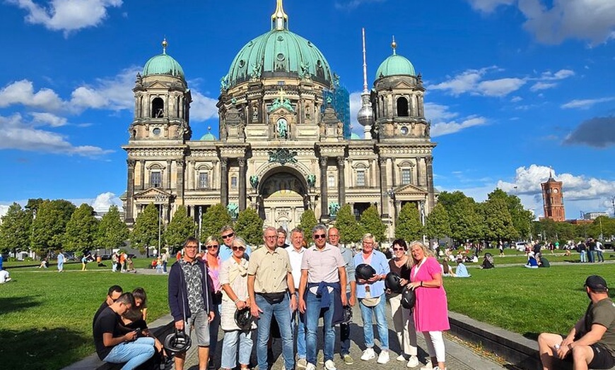 Image 2: Berlin 3 Stündige VIP Segway Tour Ost küsst West + Berliner Guide
