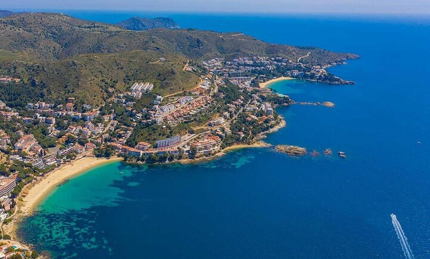 Image 4: Explora Cap Norfeu y la cueva secreta: Un mundo submarino