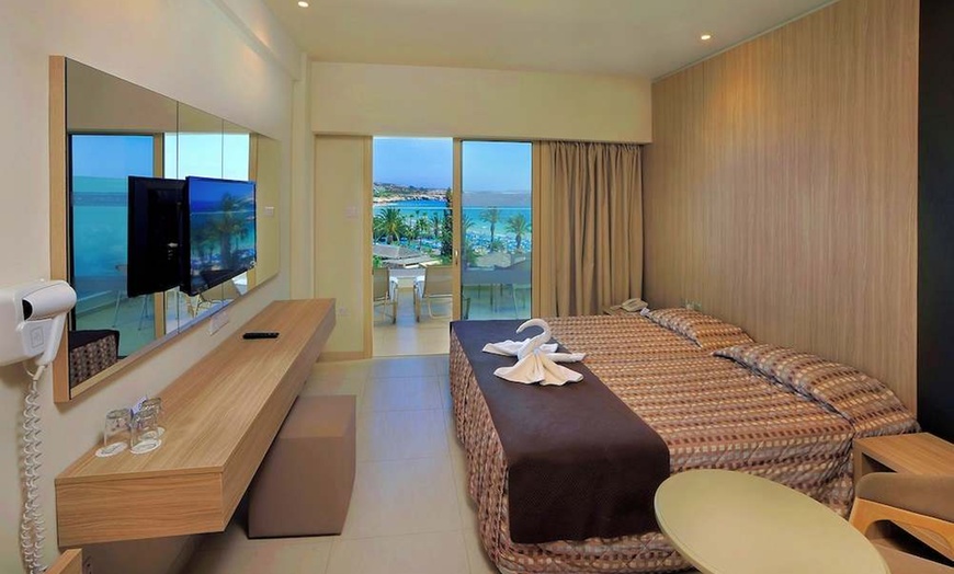 Image 14: ✈ ZYPERN | Ayia Napa - Nelia Beach Hotel 3*, 3 Nächte - Außenpool