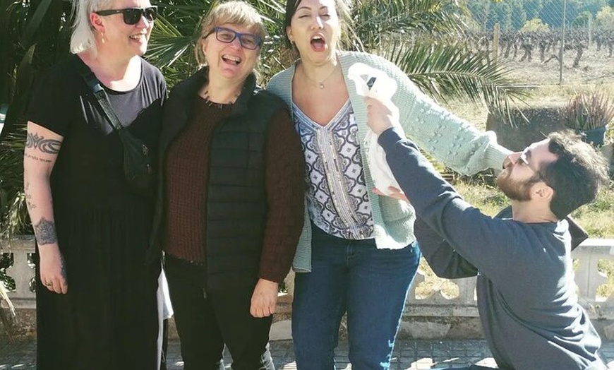 Image 6: Tour Montserrat : Almuerzo y visita a la bodega con recogida gratui...