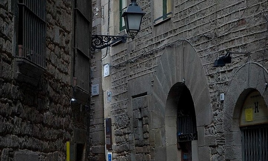 Image 16: Tour privado a pie por el Barrio Gótico y El Born con guía local