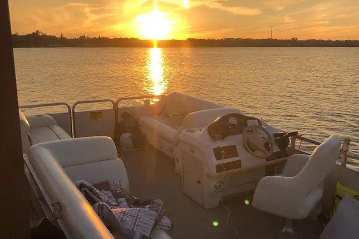 Pontoon Pub Crawl, 5 Lakeside Pubs and Restaurants Visit by Boat