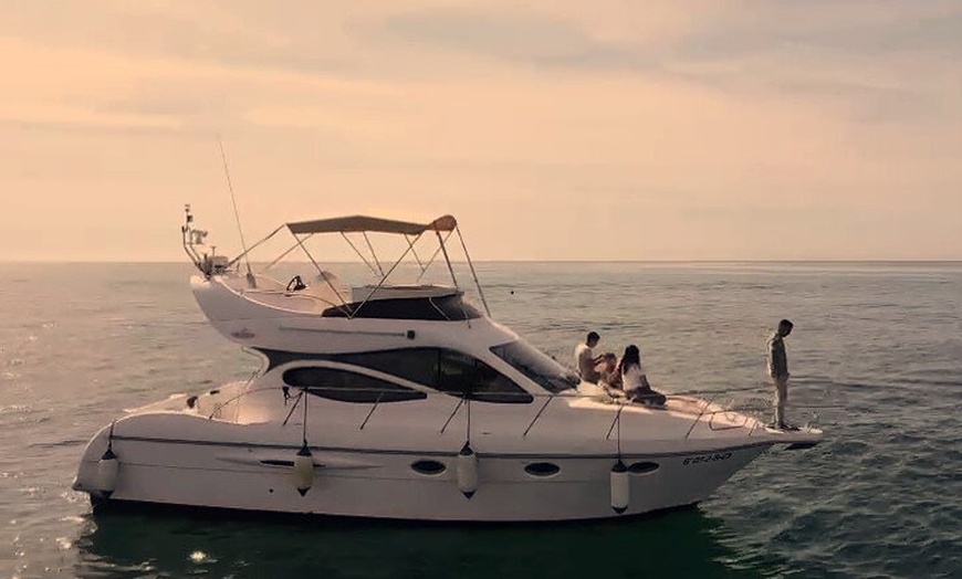 Image 5: Actividad en barco de Fuengirola con cena de cóctel, champán y pues...