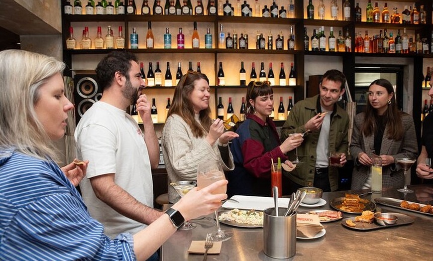 Image 14: Tour gastronómico moderno y auténtico de Madrid con maridaje de vinos