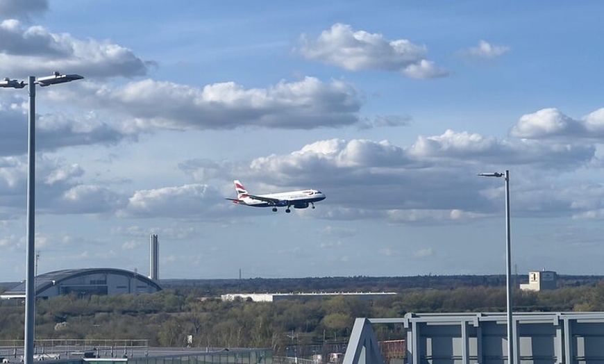 Image 5: Heathrow Airport to/from London - Private with Meet & Greet