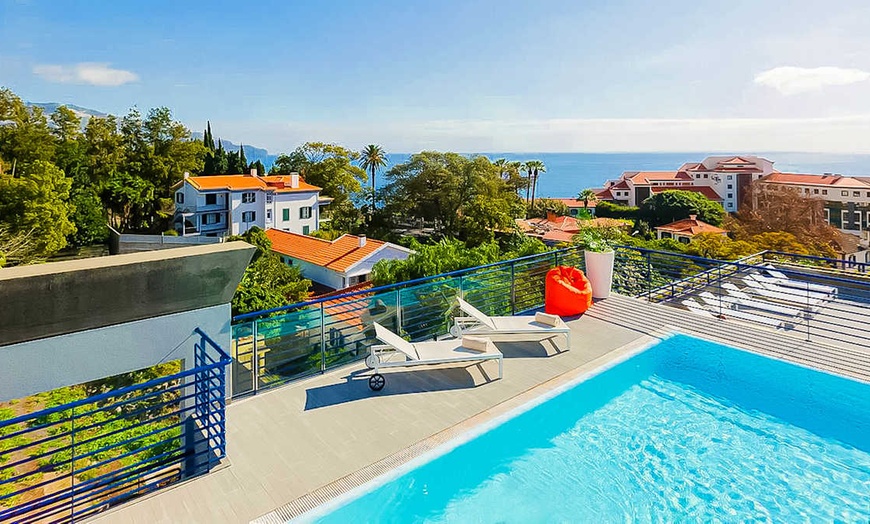 Image 2: ✈ MADÈRE | Funchal - Trek 4 randonnées & hotel Terrace Mar Suite 4*...