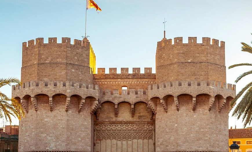 Image 11: Tour a pie por el casco antiguo de Valencia