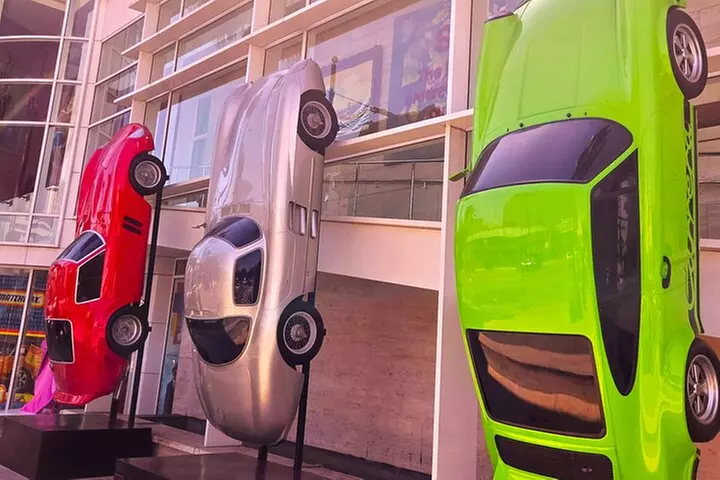 Beverly Hills and Rodeo Drive: A Self-Guided Audio Tour