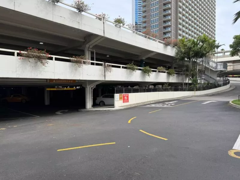 Parking at P1706 - Ala Moana Center - Macy Ground Garage