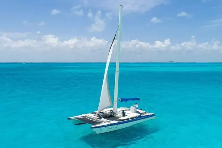Private Catamaran Tour to Isla Mujeres