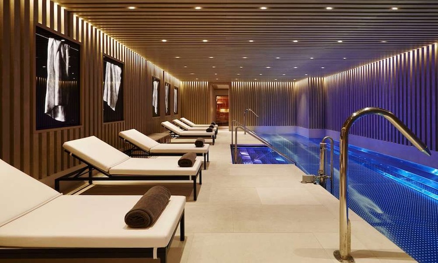 Image 2: ✈ SPAGNA | Barcellona - Seventy Barcelona 4* - Piscina sul tetto
