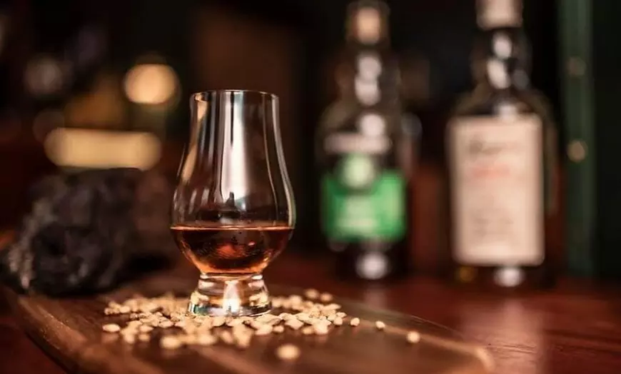 Image 1: Edinburgh Whisky Tasting and History on the Royal Mile