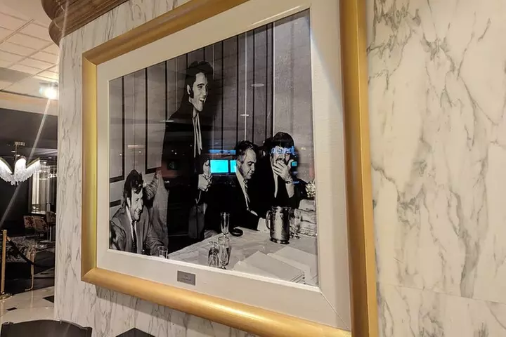 Elvis Presley History & Landmark Walking Tour Vegas