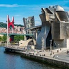 Image 1: Entrada al Museo Guggenheim Bilbao