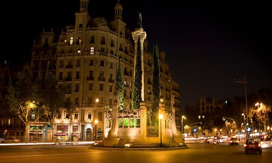 Image 7: Tour nocturno panorámico por Barcelona