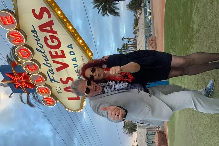 Get Married at the Fabulous Las Vegas Sign + Photos