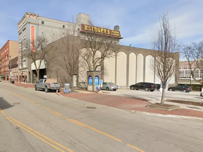 Parking at Usinger Lot - Primary Image