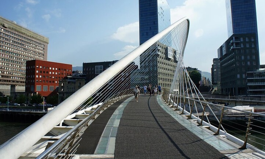 Image 2: Visita guiada privada a pie por Bilbao