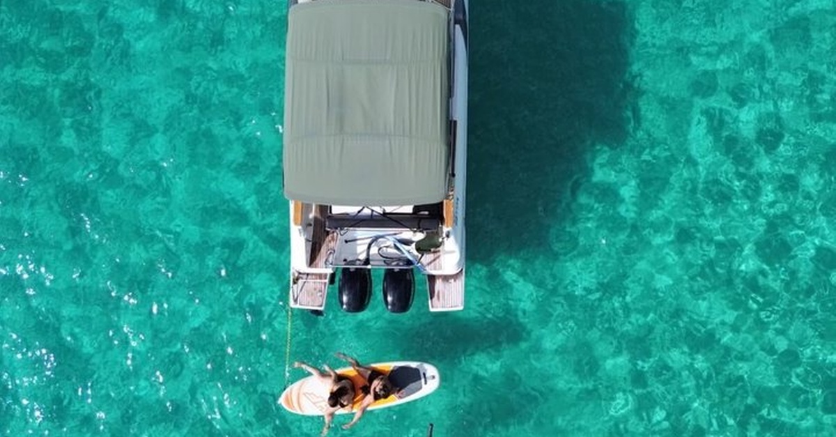 Barco privado para experiencia de yoga y sonido en Palma de Mallorca